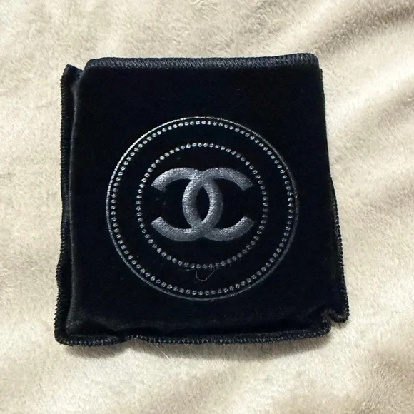 CHANEL Eyeshadow Palette 239 Bouton Baroque - Picture 8 of 10